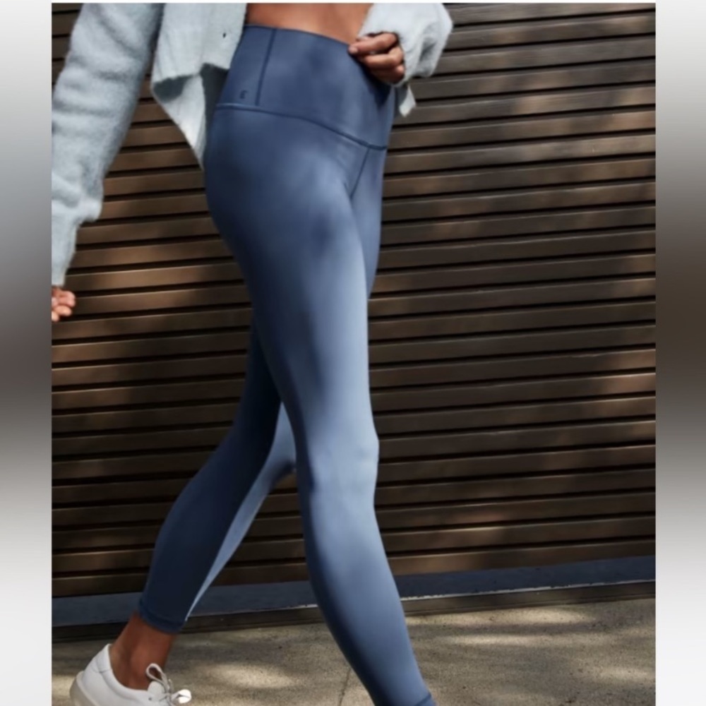 Everlane The Perform Legging size Medium Atlantic New Without Tag.
